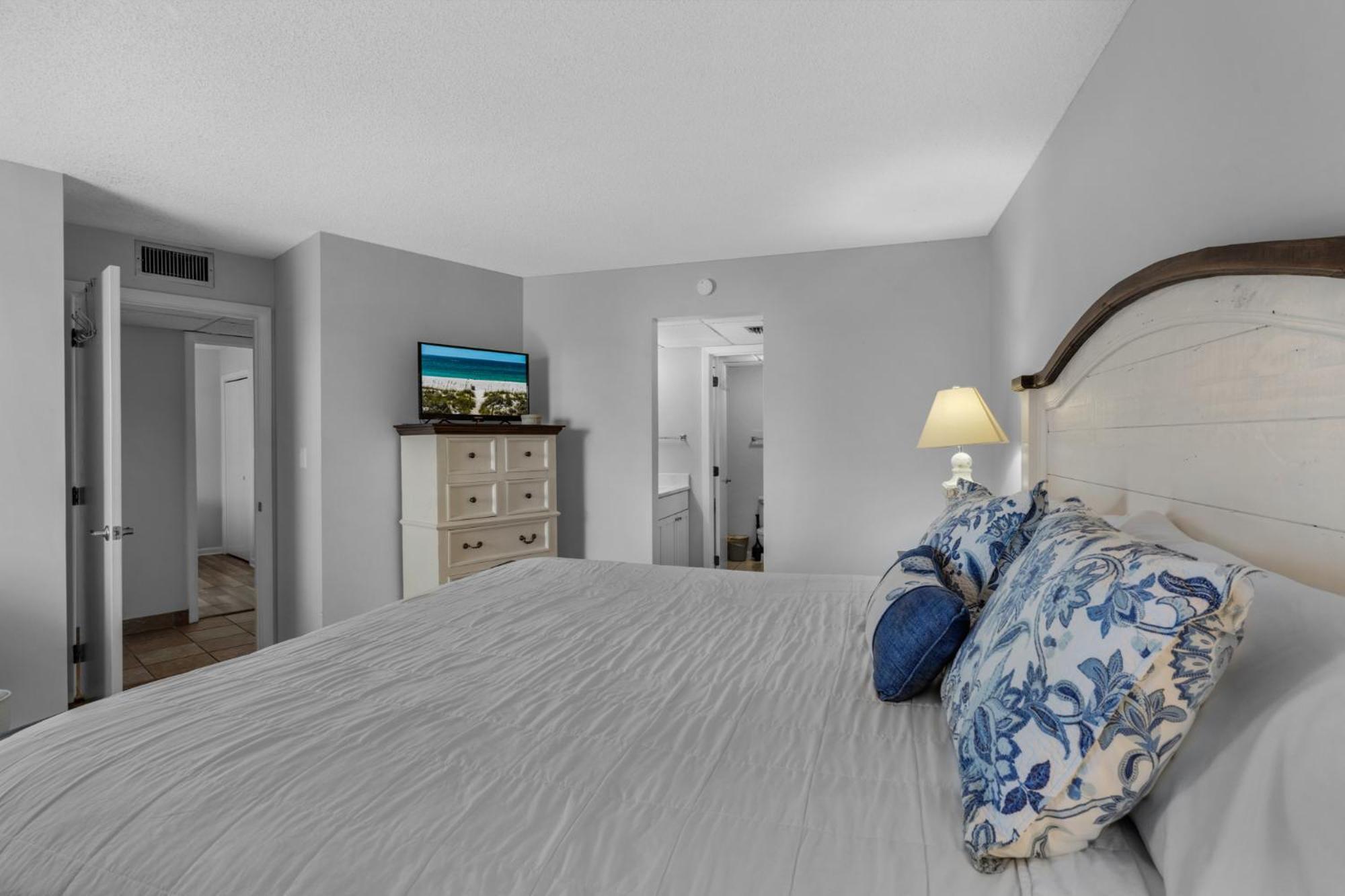 Edgewater 605-2 *